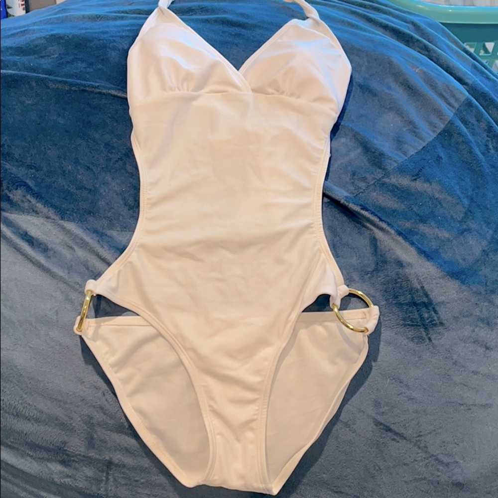 🩱NEW very cute white bikini 💕